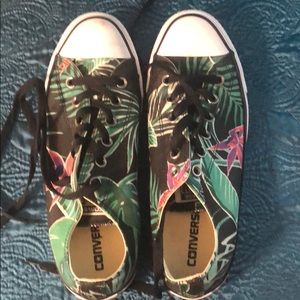 Used tropical print Converse All Stars size 10